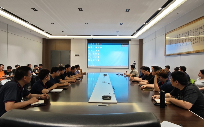 为提升全员综合素质，董事长王新兵亲自出席主持中绅科技（广东）有限公司储备干部培训会议