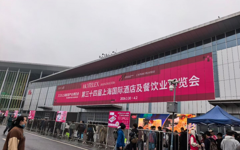 广绅电器集团携纯正意式冰淇淋车亮相第134届上海国际酒店及餐饮业博览会，古罗马风格展区深受外商热捧
